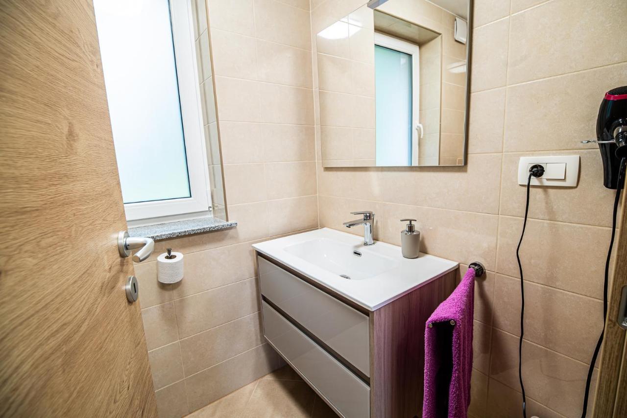 Holiday Home With Hot Tub And Sauna Sabina Rovte Zewnętrze zdjęcie