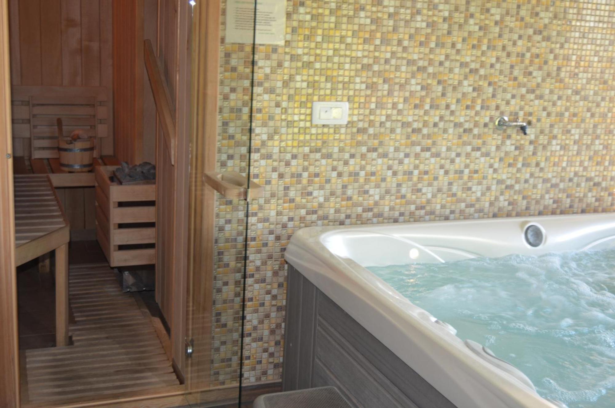 Holiday Home With Hot Tub And Sauna Sabina Rovte Zewnętrze zdjęcie